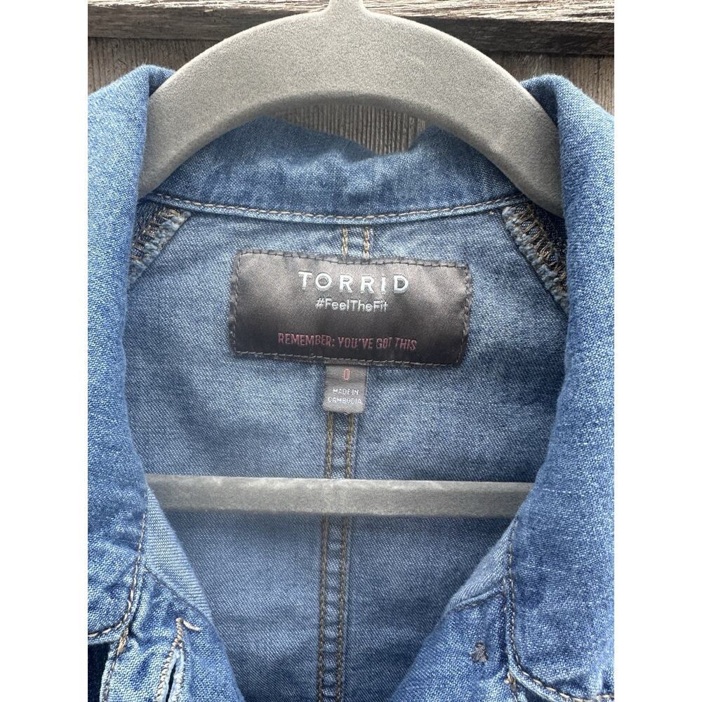 Women’s Torrid Denim Jean Jacket Vintage Look Medium Wash Chore Western SZ 0 EUC - Picture 2 of 8